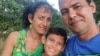 Yuneisy Santana junto a su esposo, el preso político Samuel Pupo Martínez, y el hijo de ambos. (Foto: Facebook/Yuneisy Santana González)