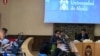 El dramaturgo y activista, Yunior García, explica la represión del régimen cubano en un panel de la Universidad de Alcalá, en Madrid.