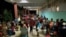 Evacuados por el huracán Melissa en las instalaciones de la Universidad de Guantánamo.