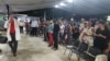 El pastor Bernardo Salomón de Quesada oficia un culto cristiano en su iglesia en Camagüey, Cuba. (FACEBOOK).